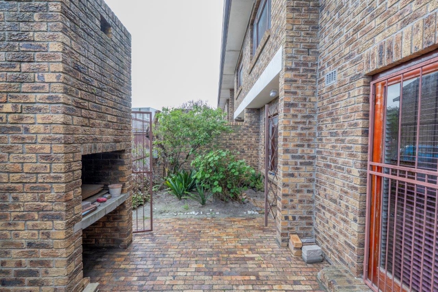 3 Bedroom Property for Sale in Stikland Western Cape